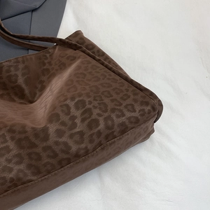 Elegant leopard print tote bag for women in premium brown velvet with a spacious design