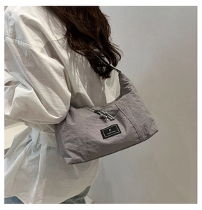 Detail of grey nylon tote bag with FANVISSA label and minimalist zipper design