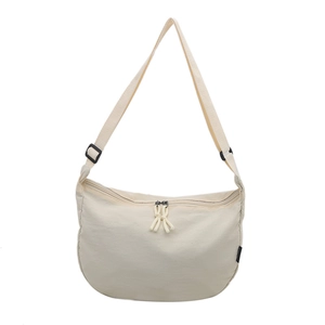 Minimalistische crème nylon halve maan crossbodytas met verstelbare riem en knooprits