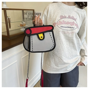 Detail der 2D Cartoon Handtasche im Kontrastdesign mit markanten schwarzen Umrissen