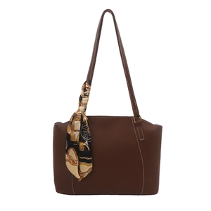 Sac fourre-tout marron rétro avec surpiqûres blanches et foulard en soie à motif équestre