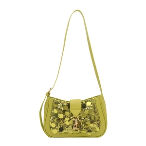 Sac à bandoulière à paillettes vert citron avec boucle dorée sur fond blanc
