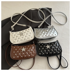 Détails de sacs en cuir matelassé en quatre couleurs avec étoiles en strass de luxe
