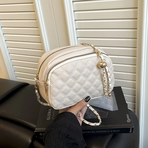 Sac À Bandoulière Chaîne Rhombique Matelassé Cuir PU Double Fermeture Éclair Mode Sac Caméra Pour Femmes Avec Boule En Métal