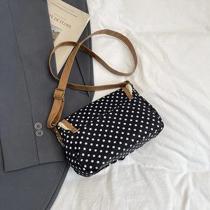 Borsa a tracolla vintage a pois con cinturino in pelle marrone e dettagli in bronzo