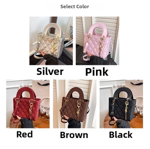 Borsa a tracolla trapuntata in argento, rosa, rosso, marrone e nero con dettagli oro