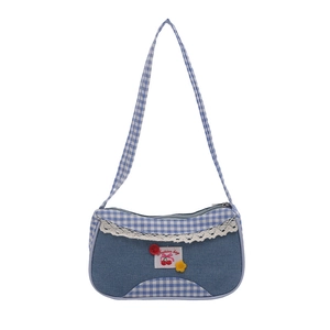 Borsa a spalla a quadri blu denim con bordo in pizzo e dettaglio ciliegia