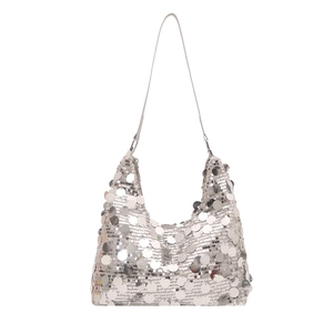 Sac hobo chic à paillettes argentées avec larges sequins et bandoulière métallique