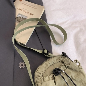 Sac bandoulière en nylon vert armée avec cordon de serrage pour bouteille d'eau et sangle