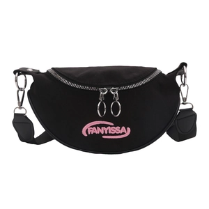 Borsa a tracolla minimalista nera a mezzaluna con ricamo rosa e cinturino regolabile