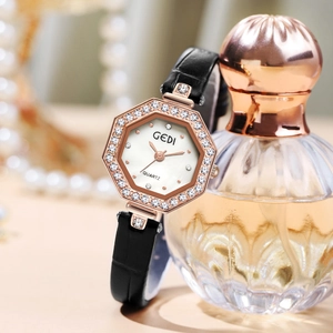 Achteckige Damenuhr in Roségold mit Diamantlünette und schwarzem Lederarmband