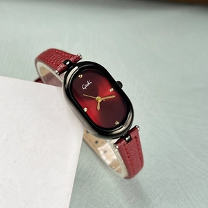 Elegant French Retro Oval Women Quartz Watch Minimalist Dial Leather Strap Fashion Ins Style Waterproof Wristwatch