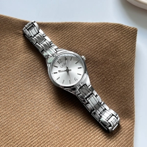Elegant Women Quartz Watch Luxury Alloy Bracelet Waterproof Sunray Dial Analog Wristwatch For Daily Business Work Wear
