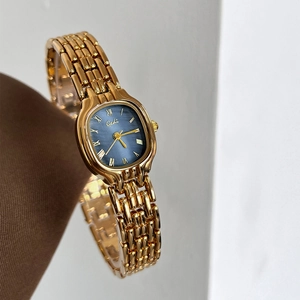 Montre Gedi élégante pour femme en or avec cadran nacre bleu foncé et bracelet à maillons fins