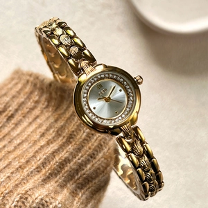 Elegant Women Quartz Bracelet Watch Rhinestone Bezel Engraved Metal Strap Waterproof Luxury Vintage Style Wristwatch