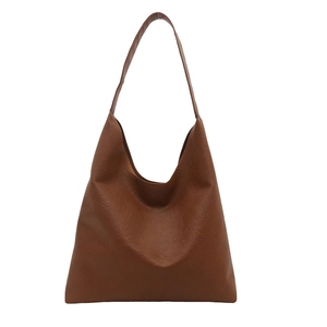 Sac fourre-tout classique en cuir marron avec un design spacieux et une large bandoulière