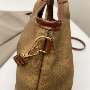 Borsa tote vintage in tela di grande capacità con finiture in pelle marrone e oro