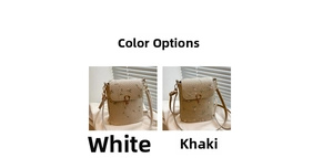 Détail de mini sacs bandoulière tissés en blanc et kaki avec broderie de fleurs fine