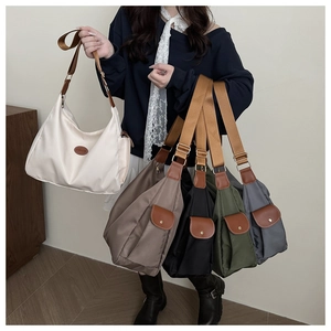 Détails des grands sacs cabas en tissu Oxford en beige, café, noir, vert et gris