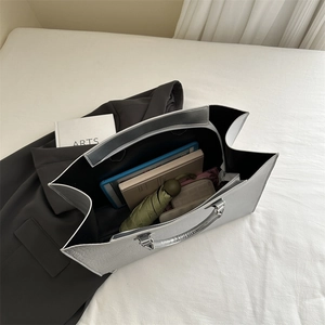 Silver crocodile-embossed tote bag with large capacity for laptop and daily essentials