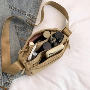 Borsa a tracolla leggera in tela kaki con tasche con zip multistrato e tracolla larga