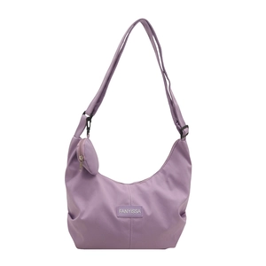 Sac croissant en nylon violet clair avec bandoulière et petit porte-monnaie rond