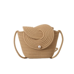 Sac bandoulière en corde de coton tressée main couleur kaki avec fermoir perle chic