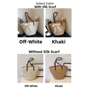 Détail du sac de plage en paille fait main avec anses en cuir PU marron et foulard en soie