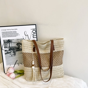 Large Capacity Woven Straw Tote Bag For Women Summer Beach Vacation Shoulder Handbag With PU Leather Straps And Tassel
