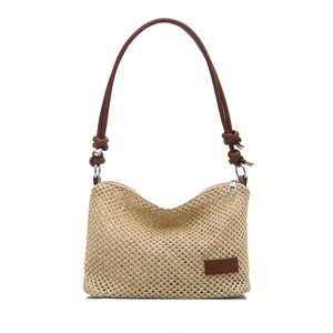 Borsa tote in paglia minimalista con cinturini in pelle marrone e trama intrecciata