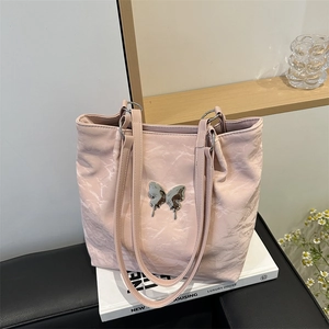 Women Crinkled PU Leather Tote Bag Fashion Large Capacity Shoulder Bag With Butterfly Metal Decor Daily Commute