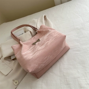 Pink pleated tote bag with silver metal butterfly bow accessory and large capacity