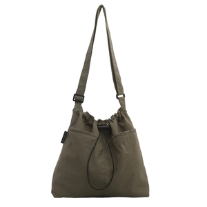 Armeegrüner Nylon-Shopper mit Kordelzug und verstellbarem Umhängegurt für Damen