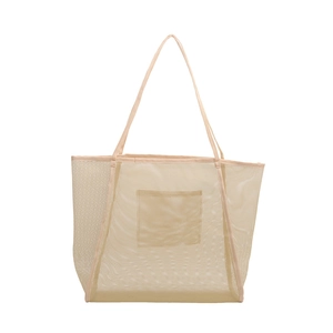 Grand sac fourre-tout en maille beige avec bandoulières légères en nylon pour la plage