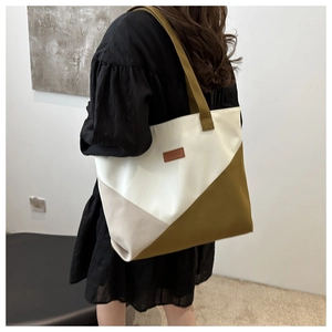 Three-tone geometric patchwork tote bag with fashion leather patch for casual use