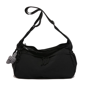 Sac fourre-tout minimaliste en nylon noir avec nœud en damier et large bandoulière