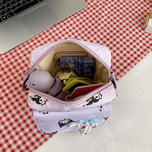 Sac bandoulière Kuromi violet avec motifs de dessins animés et espace de rangement