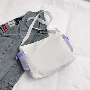 Sac messager en toile blanche minimaliste avec poche latérale mauve et bandoulière