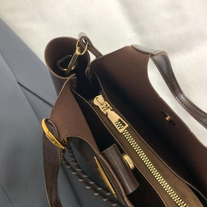 Retro brown leather bucket bag with premium gold zipper and durable crossbody strap