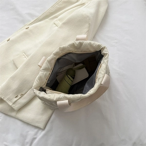 Quilted oxford tote bag in off-white featuring a spacious interior and zipper closure