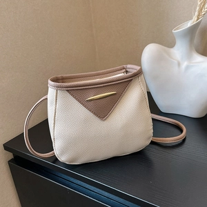 Women Litchi Pattern PU Leather Crossbody Bag Colorblock Design Gold Metal Bar Bucket Bag Trendy Minimalist