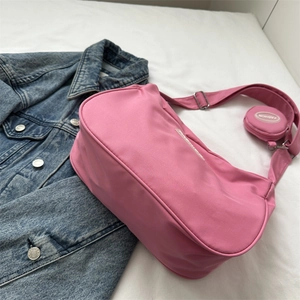 Sac bandoulière rose en nylon imperméable avec sangle et mini porte-monnaie amovible