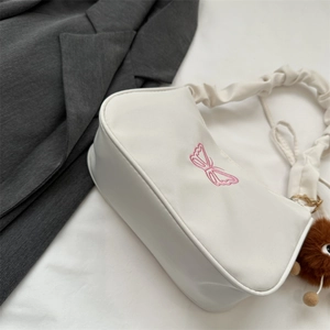 Sac sous les aisselles froncé blanc avec broderie papillon rose et pendentif en peluche