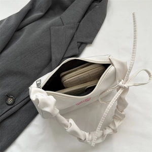 Sac sous les aisselles en cuir PU blanc plissé avec logo papillon rose et fermeture éclair