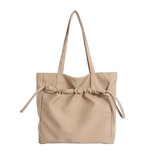 Sac fourre-tout en maille beige avec cordon de serrage décoratif et poignée renforcée femme
