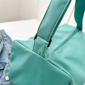 Sac de sport vert menthe grande capacité avec sangles renforcées et fermeture éclair