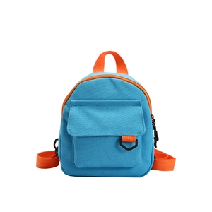 Mini sac à dos en toile bleu et orange contrasté pour un look décontracté et tendance
