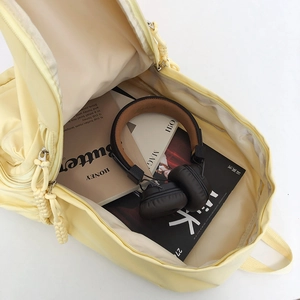 Sac à dos en nylon jaune pâle à grande capacité pour étudiants avec livres et écouteurs