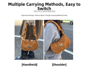 Sac croissant en daim marron avec boucle papillon argentée porté en style décontracté