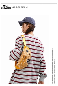 Sac ceinture jaune avec matelassage en losanges et petit porte-monnaie sur modèle